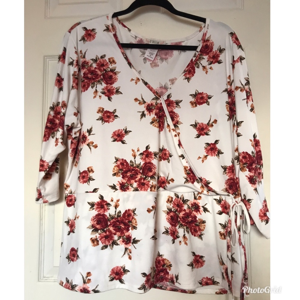 SOLD!! Floral top from Rue21!